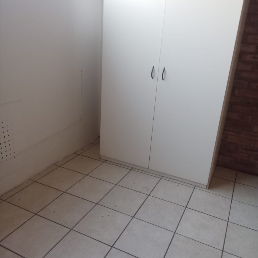 To Let 1 Bedroom Property for Rent in Troyeville Gauteng