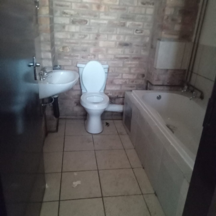 To Let 1 Bedroom Property for Rent in Troyeville Gauteng