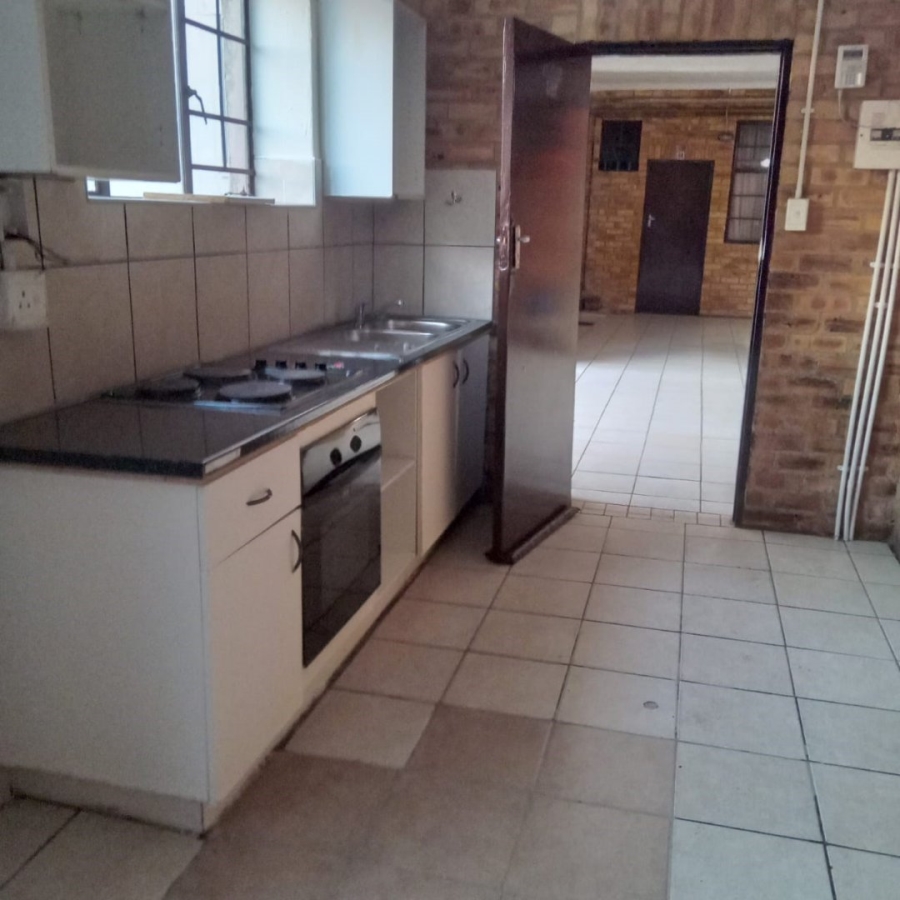 To Let 1 Bedroom Property for Rent in Troyeville Gauteng