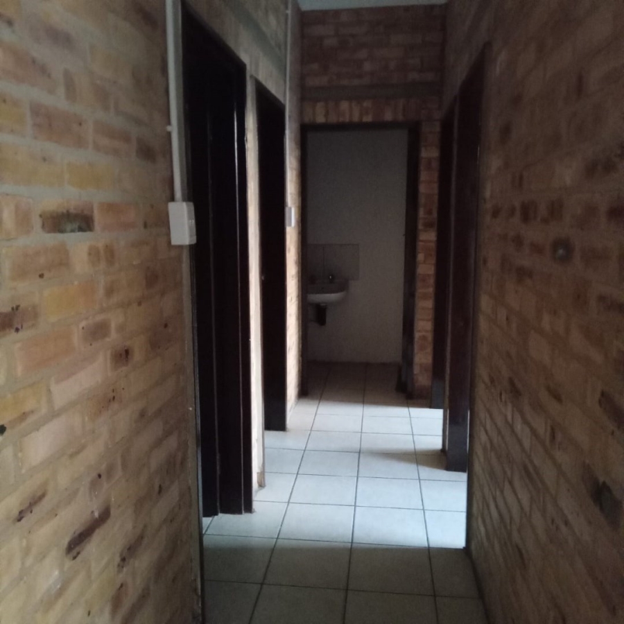 To Let 1 Bedroom Property for Rent in Troyeville Gauteng