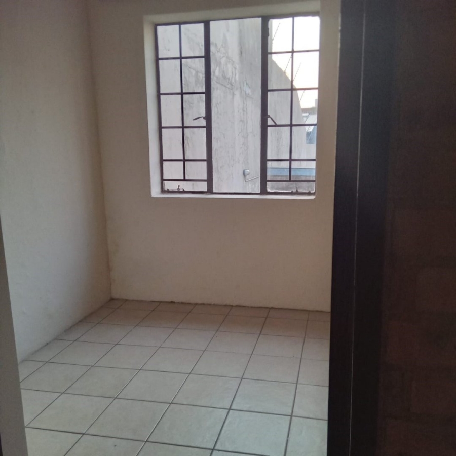 To Let 1 Bedroom Property for Rent in Troyeville Gauteng