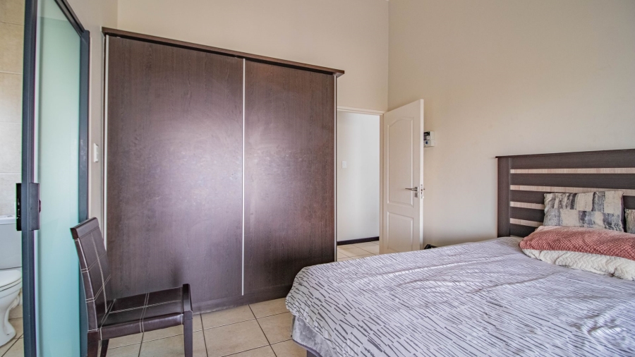 2 Bedroom Property for Sale in Oakdene Gauteng