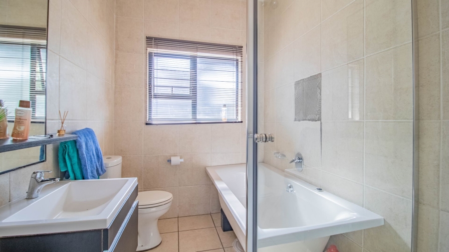 2 Bedroom Property for Sale in Oakdene Gauteng