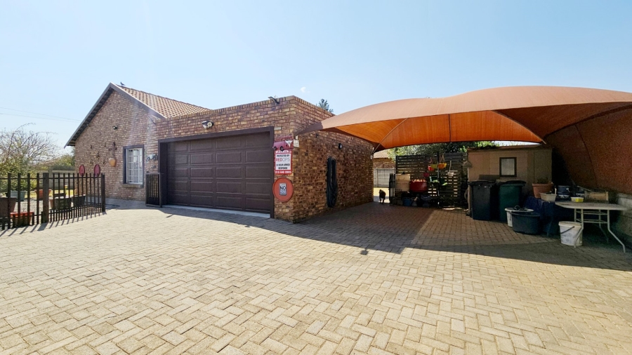 3 Bedroom Property for Sale in Kookrus Gauteng