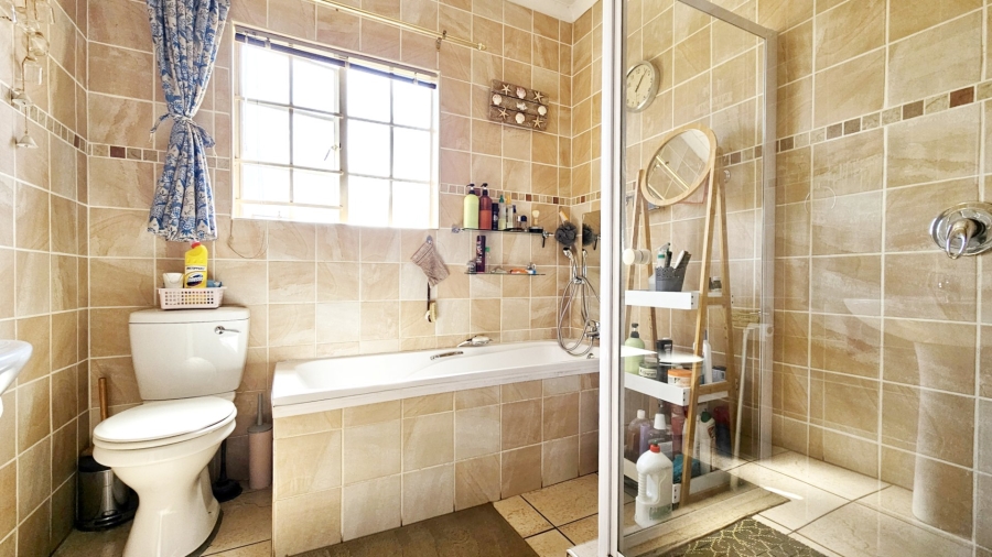 3 Bedroom Property for Sale in Kookrus Gauteng