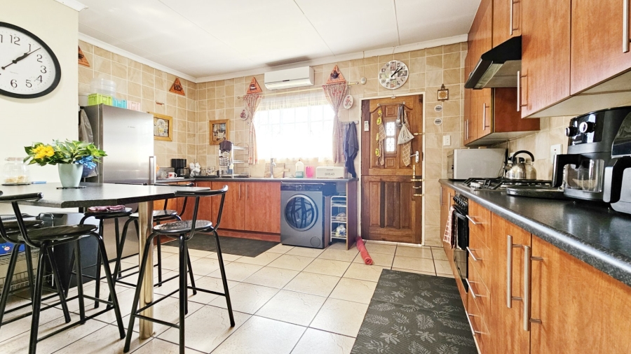 3 Bedroom Property for Sale in Kookrus Gauteng
