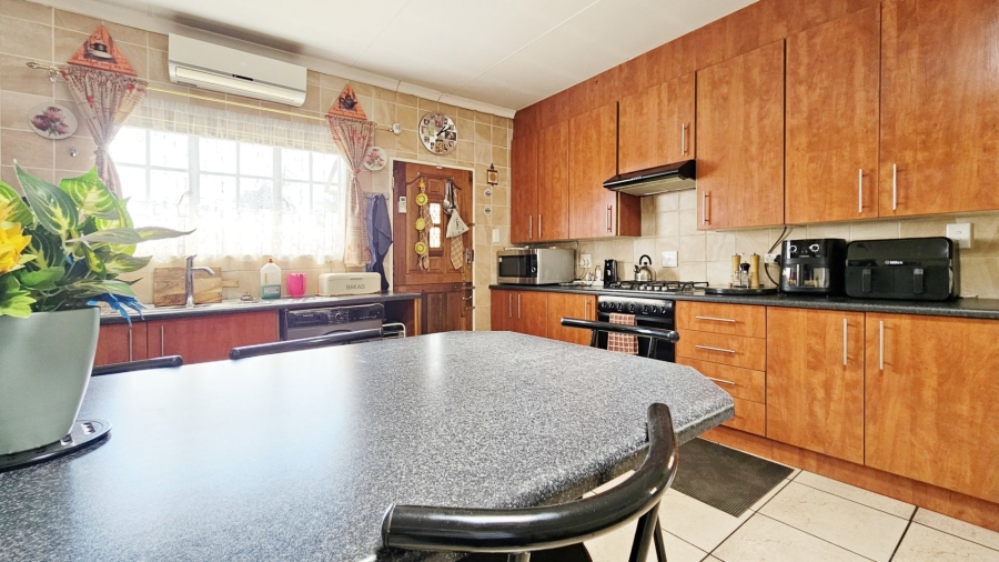 3 Bedroom Property for Sale in Kookrus Gauteng