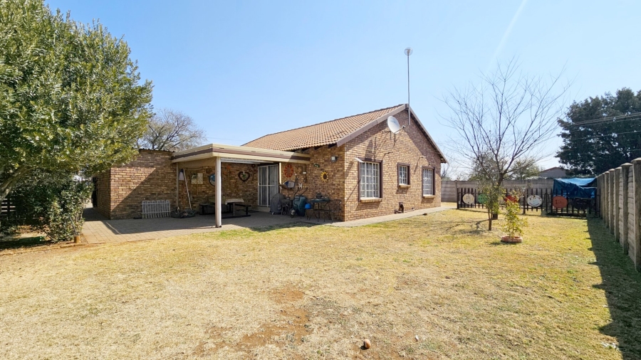 3 Bedroom Property for Sale in Kookrus Gauteng