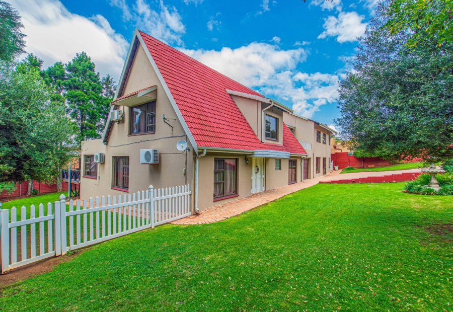 5 Bedroom Property for Sale in Glenvista Gauteng