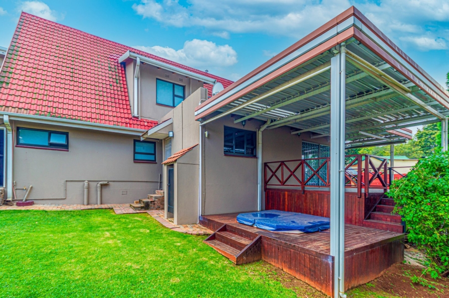 5 Bedroom Property for Sale in Glenvista Gauteng