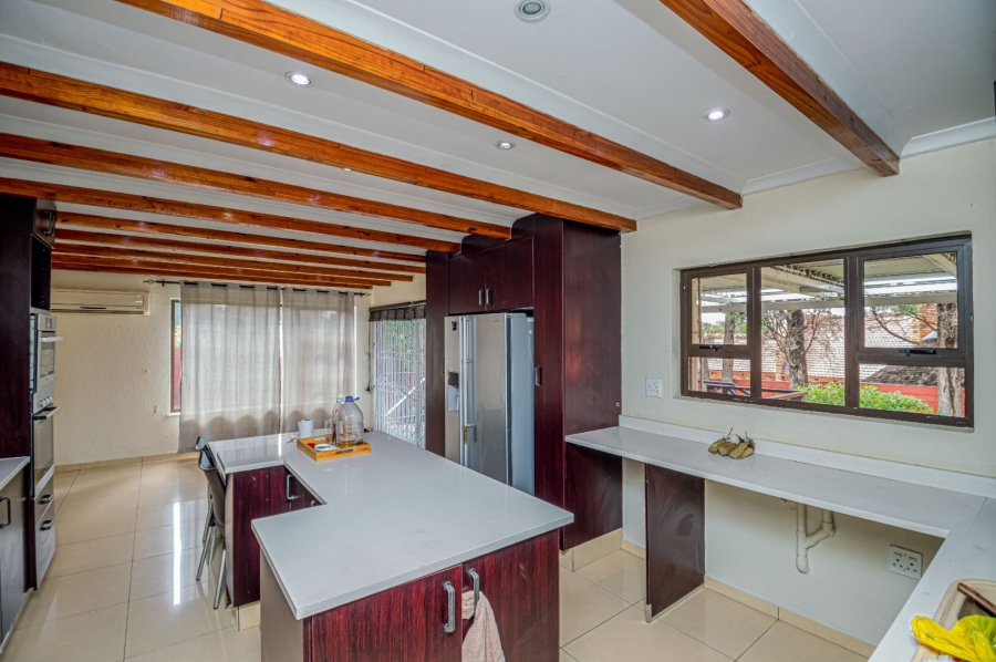 5 Bedroom Property for Sale in Glenvista Gauteng