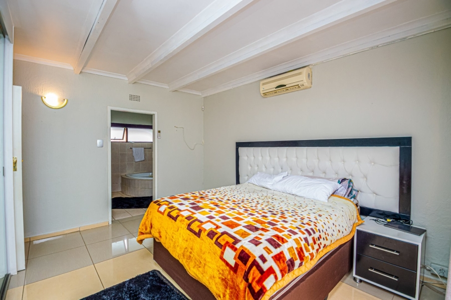 5 Bedroom Property for Sale in Glenvista Gauteng