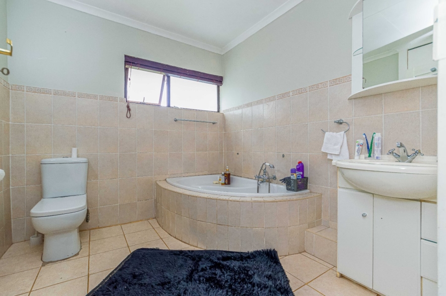 5 Bedroom Property for Sale in Glenvista Gauteng