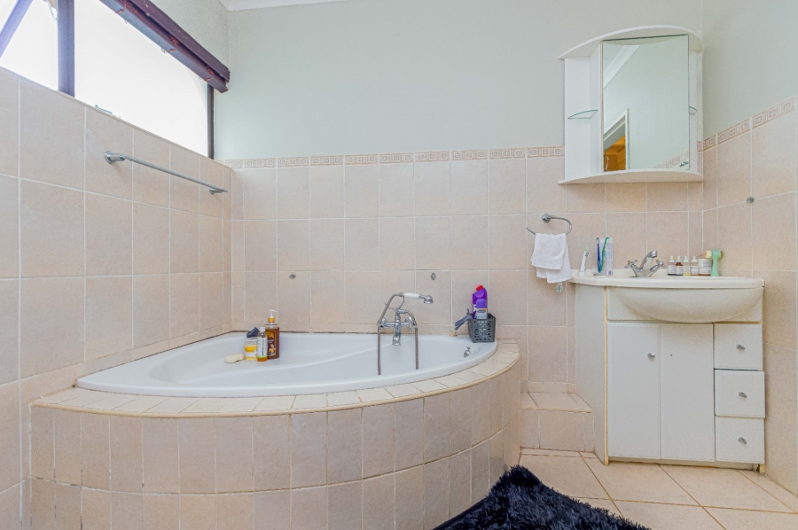 5 Bedroom Property for Sale in Glenvista Gauteng