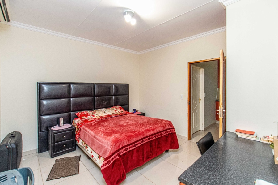 5 Bedroom Property for Sale in Glenvista Gauteng