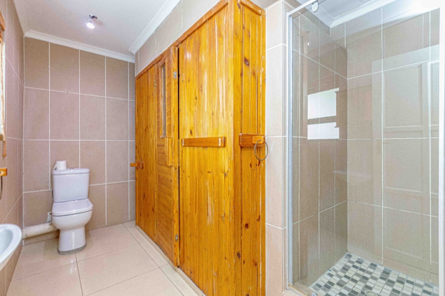 5 Bedroom Property for Sale in Glenvista Gauteng