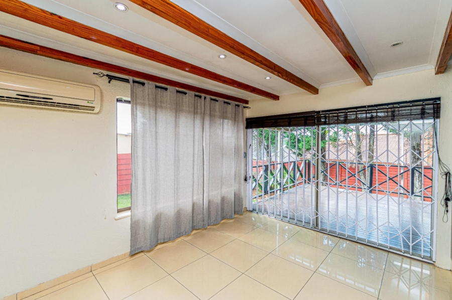 5 Bedroom Property for Sale in Glenvista Gauteng