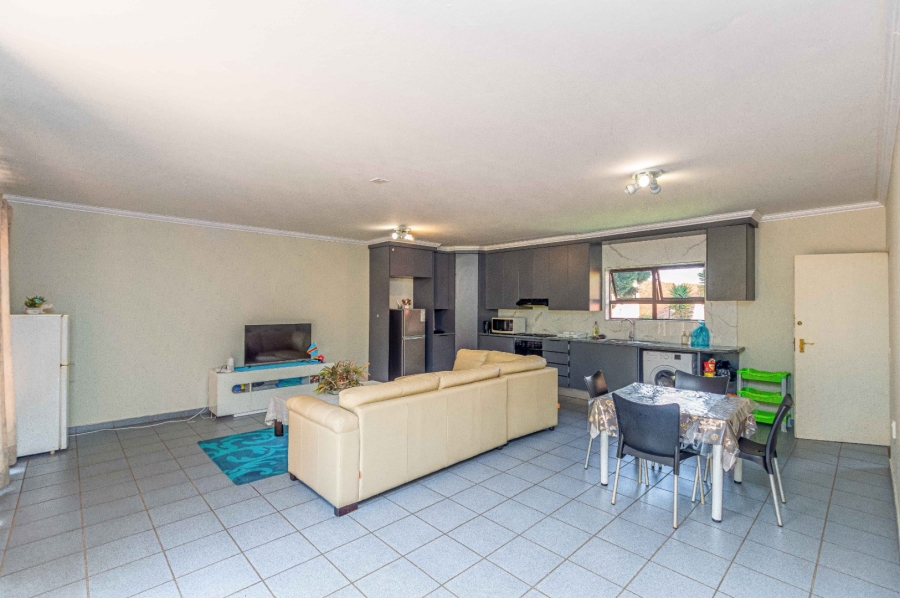 5 Bedroom Property for Sale in Glenvista Gauteng