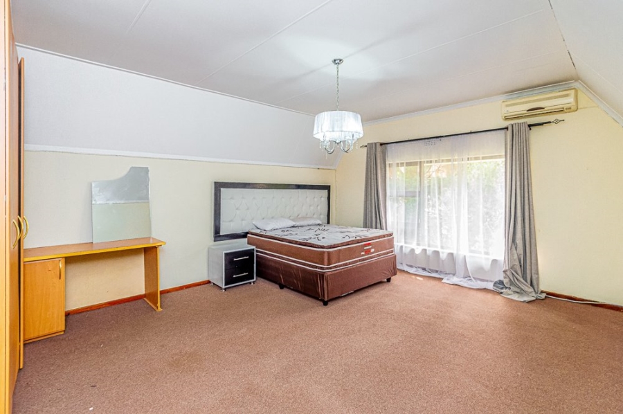 5 Bedroom Property for Sale in Glenvista Gauteng