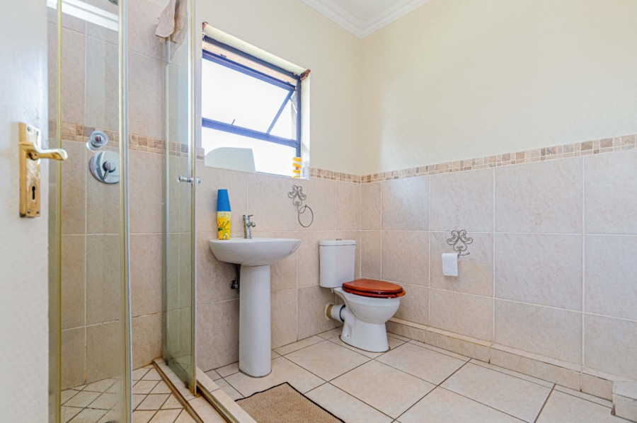 5 Bedroom Property for Sale in Glenvista Gauteng