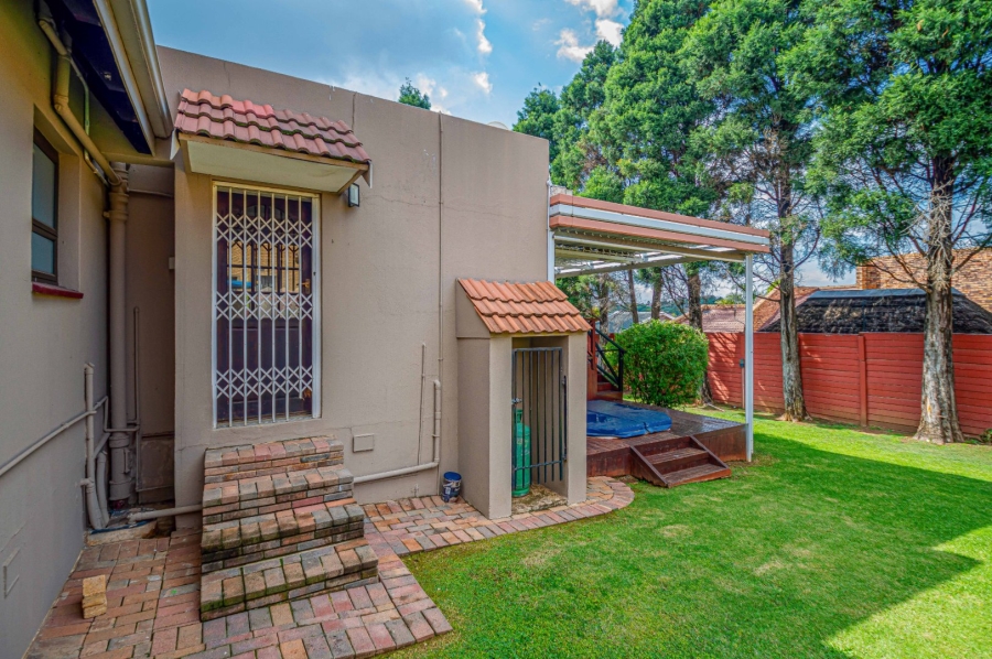 5 Bedroom Property for Sale in Glenvista Gauteng
