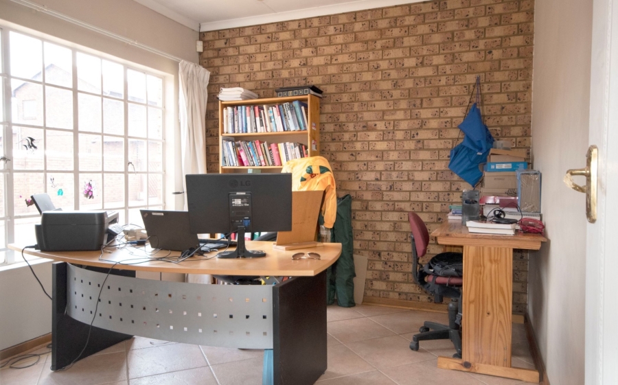 To Let 3 Bedroom Property for Rent in Eldoraigne Gauteng