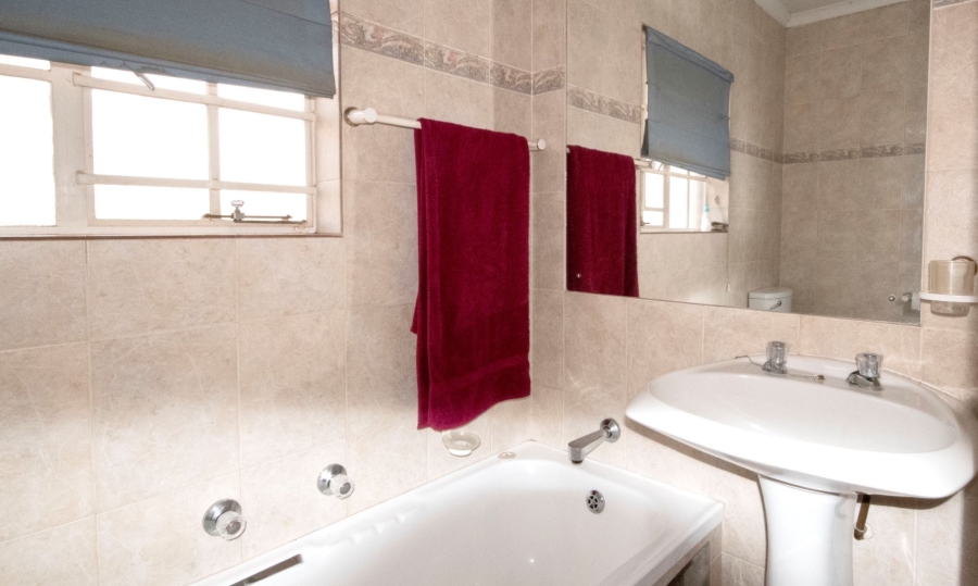 To Let 3 Bedroom Property for Rent in Eldoraigne Gauteng