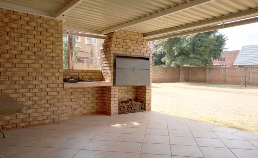 To Let 3 Bedroom Property for Rent in Eldoraigne Gauteng
