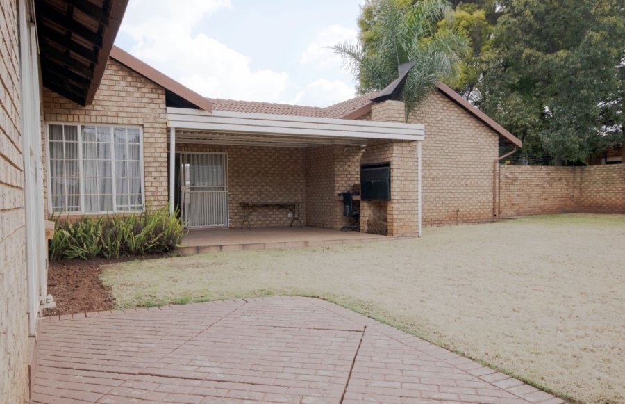 To Let 3 Bedroom Property for Rent in Eldoraigne Gauteng