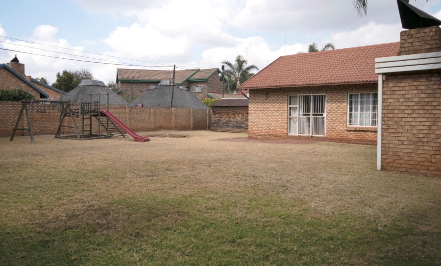 To Let 3 Bedroom Property for Rent in Eldoraigne Gauteng