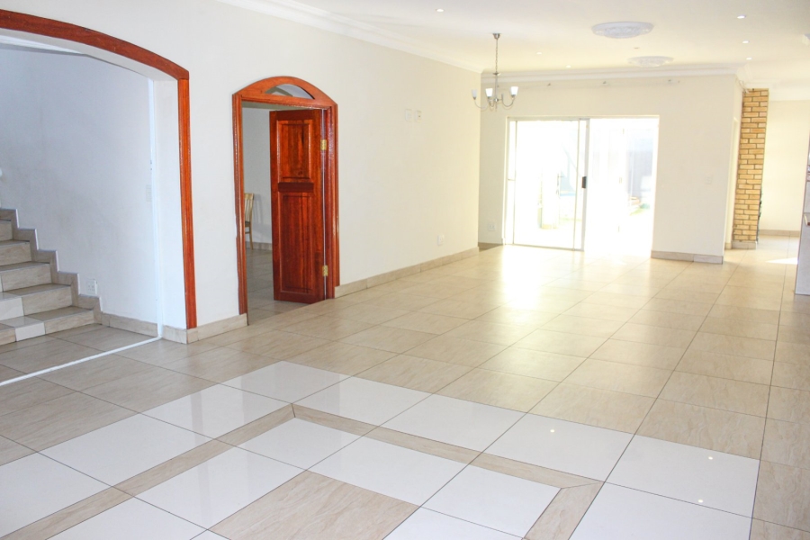 6 Bedroom Property for Sale in Eldo Village Estate Gauteng