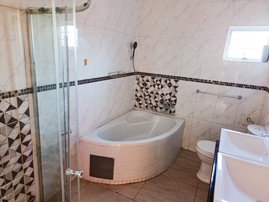 6 Bedroom Property for Sale in Eldo Village Estate Gauteng