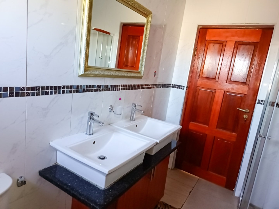 6 Bedroom Property for Sale in Eldo Village Estate Gauteng