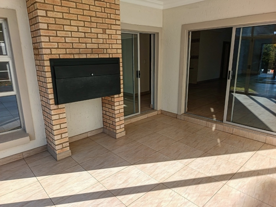 6 Bedroom Property for Sale in Eldo Village Estate Gauteng