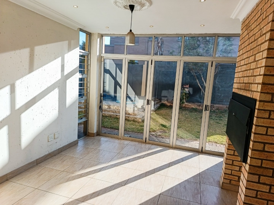 6 Bedroom Property for Sale in Eldo Village Estate Gauteng