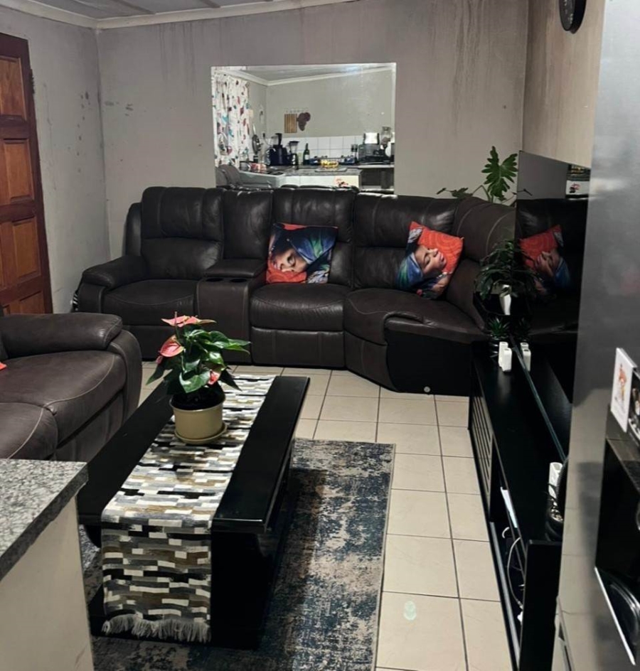 To Let 1 Bedroom Property for Rent in Discovery Gauteng