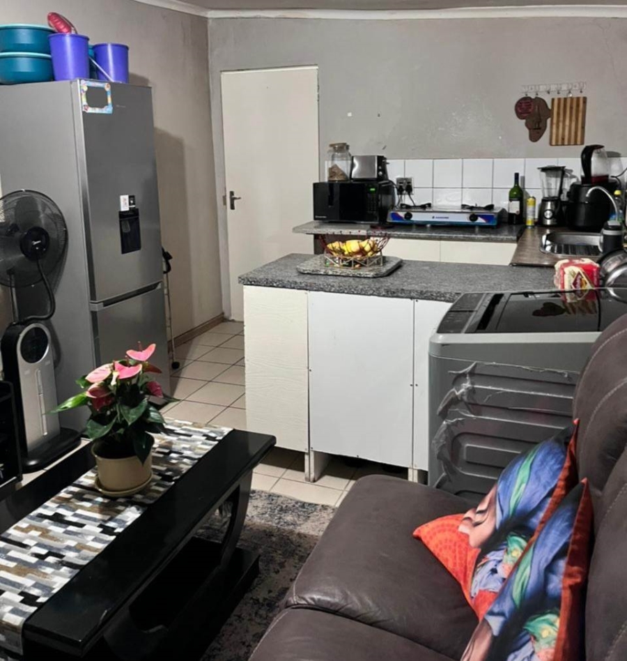 To Let 1 Bedroom Property for Rent in Discovery Gauteng