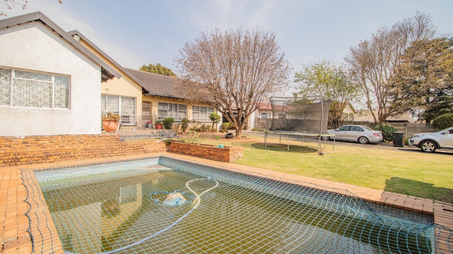 4 Bedroom Property for Sale in Birchleigh North Gauteng