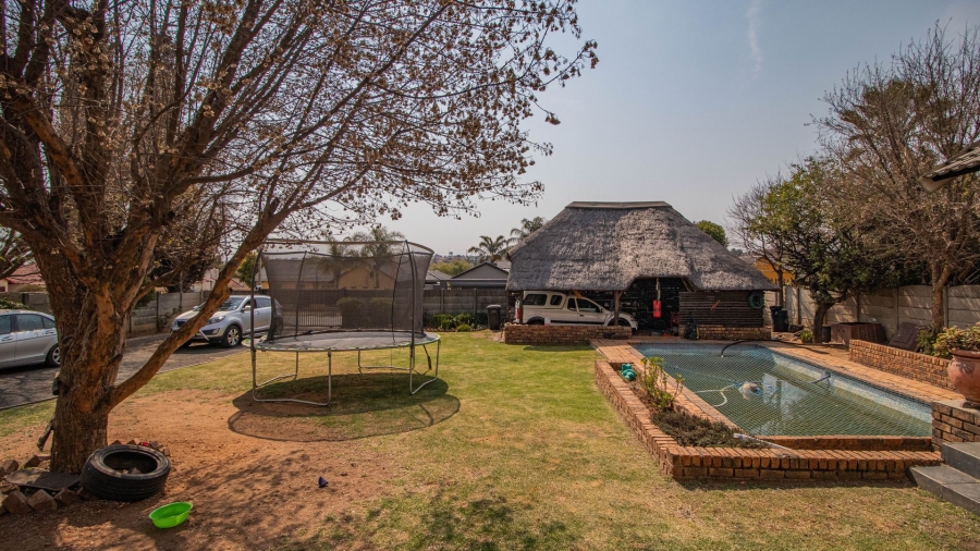 4 Bedroom Property for Sale in Birchleigh North Gauteng