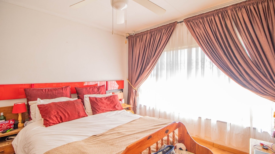 4 Bedroom Property for Sale in Birchleigh North Gauteng