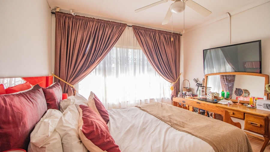 4 Bedroom Property for Sale in Birchleigh North Gauteng