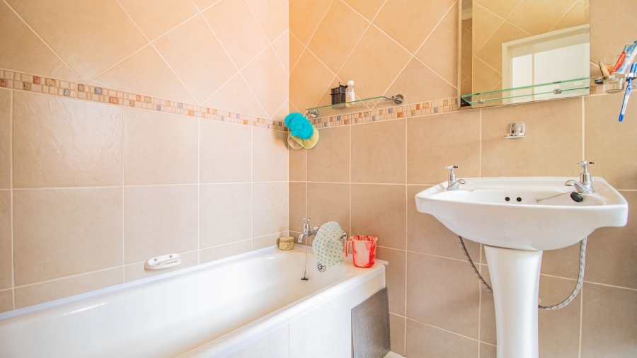 4 Bedroom Property for Sale in Birchleigh North Gauteng