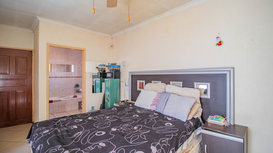 Commercial Property for Sale in Mont Lorraine Ah Gauteng