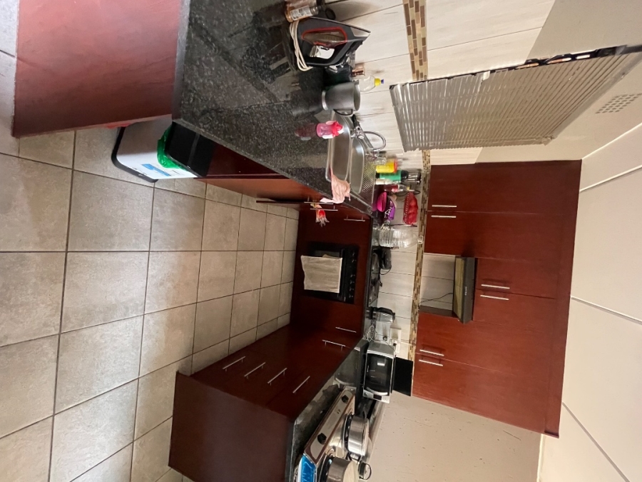2 Bedroom Property for Sale in Chloorkop Gauteng