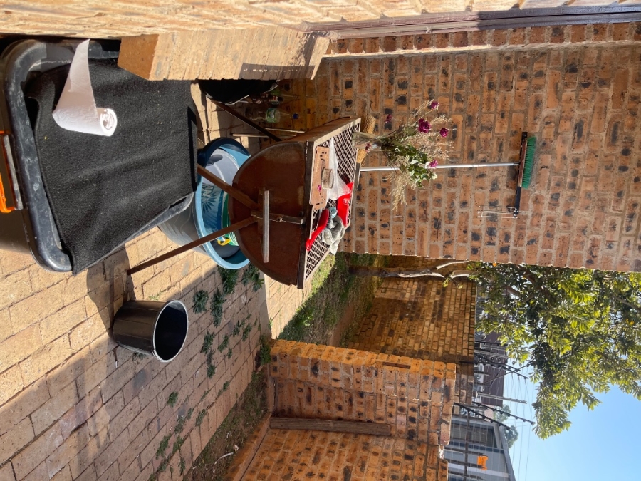 2 Bedroom Property for Sale in Chloorkop Gauteng