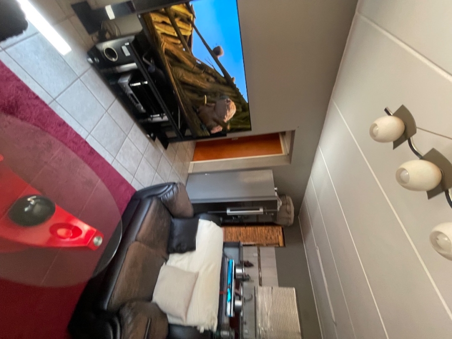 2 Bedroom Property for Sale in Chloorkop Gauteng