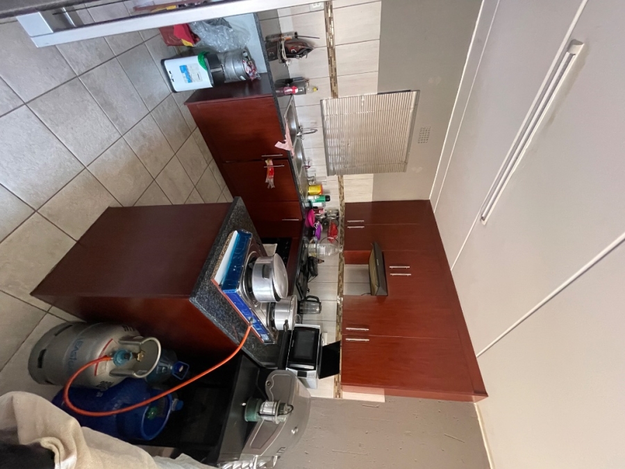 2 Bedroom Property for Sale in Chloorkop Gauteng