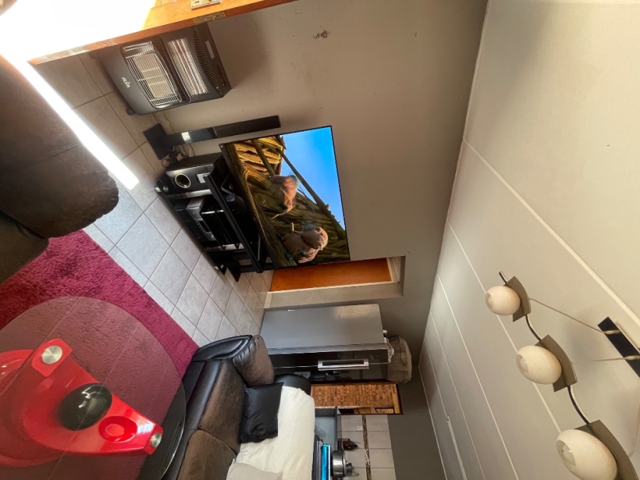 2 Bedroom Property for Sale in Chloorkop Gauteng