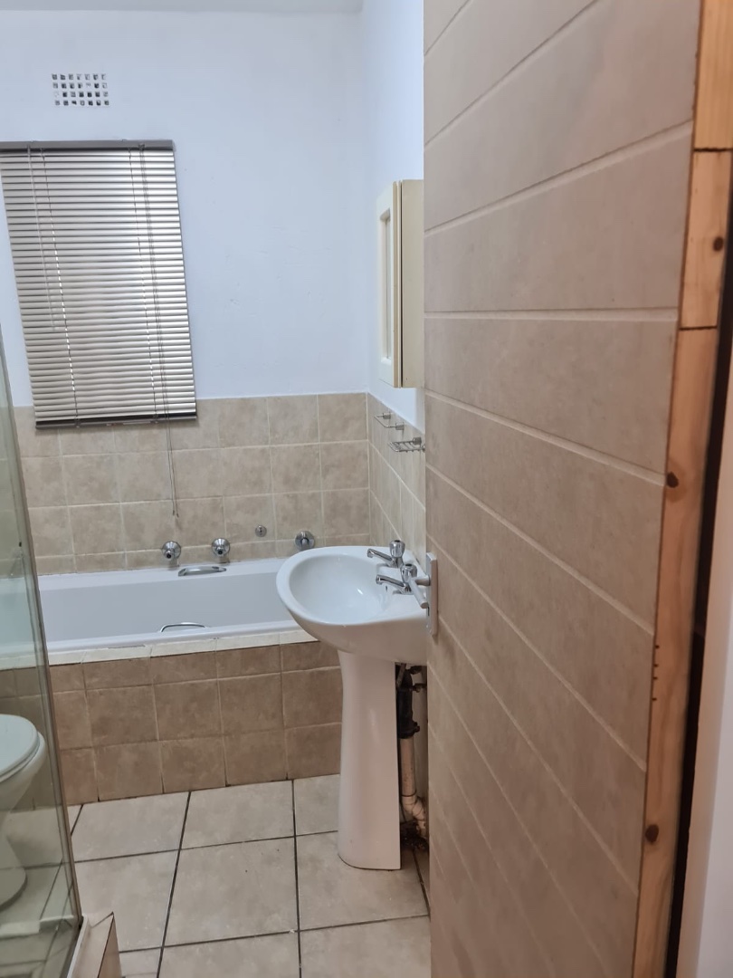 2 Bedroom Property for Sale in Chloorkop Gauteng