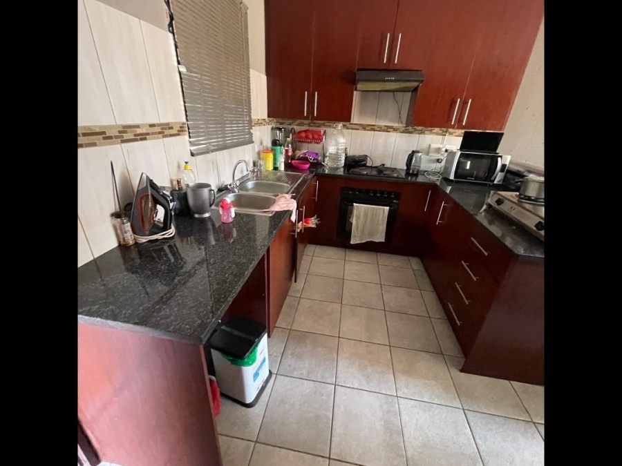 2 Bedroom Property for Sale in Chloorkop Gauteng